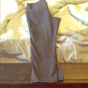 Lululemon gray crops